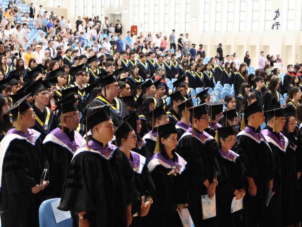 東海大學畢業典禮 校友陳世凱談四年勞作教育開啟韌性人格 3 圖說四,陳世凱也分享他在東海學到的「三大心法」:用心聆聽、珍惜的人脈、擁抱困難