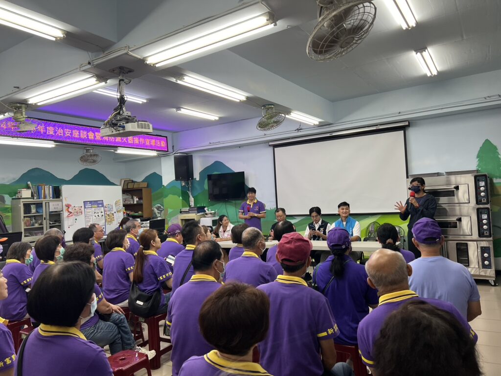 基二警與新富里地區辦理社區治安座談會 提升自身安全及犯罪預防觀念 6 二 11