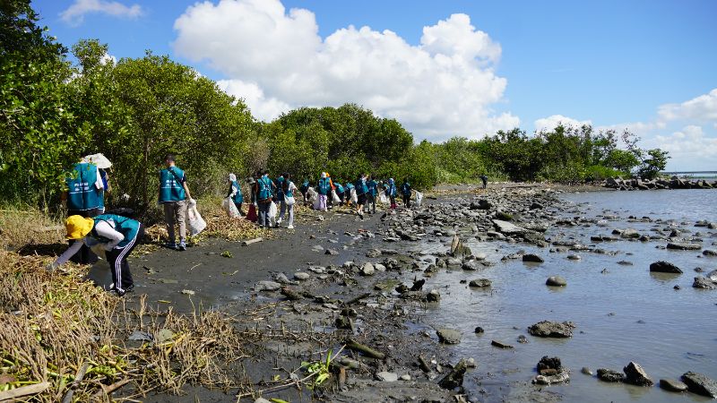 漾新聞｜淨灘撿出床單球鞋！青年守護海洋超震撼