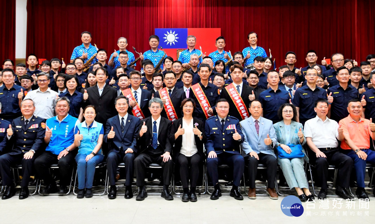 615愛在警察節向警察致敬，縣長王惠美表揚63位績優警察同仁。圖／記者鄧富珍攝