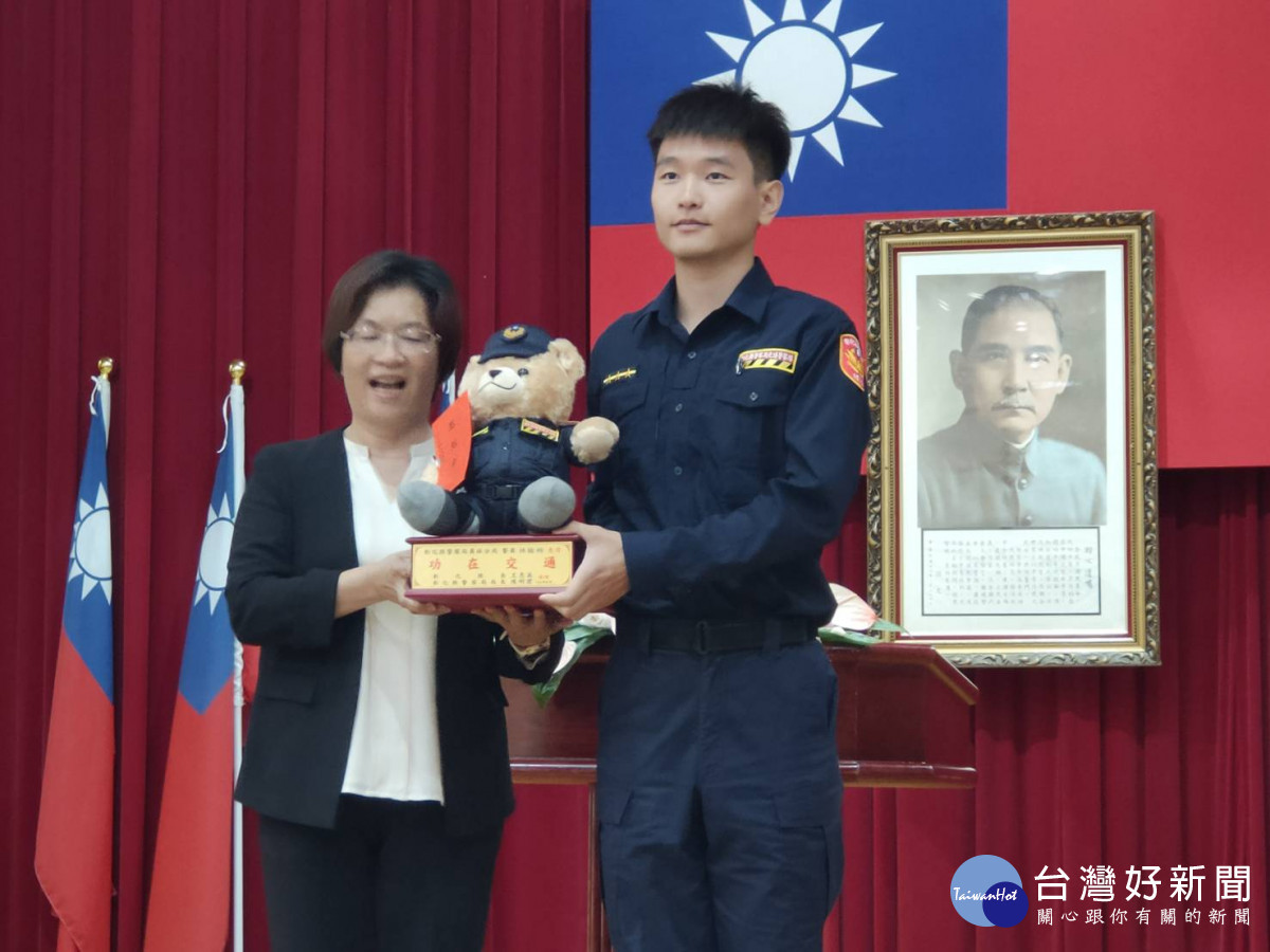 615愛在警察節向警察致敬,縣長王惠美表揚63位績優警察同仁。圖/記者鄧富珍攝