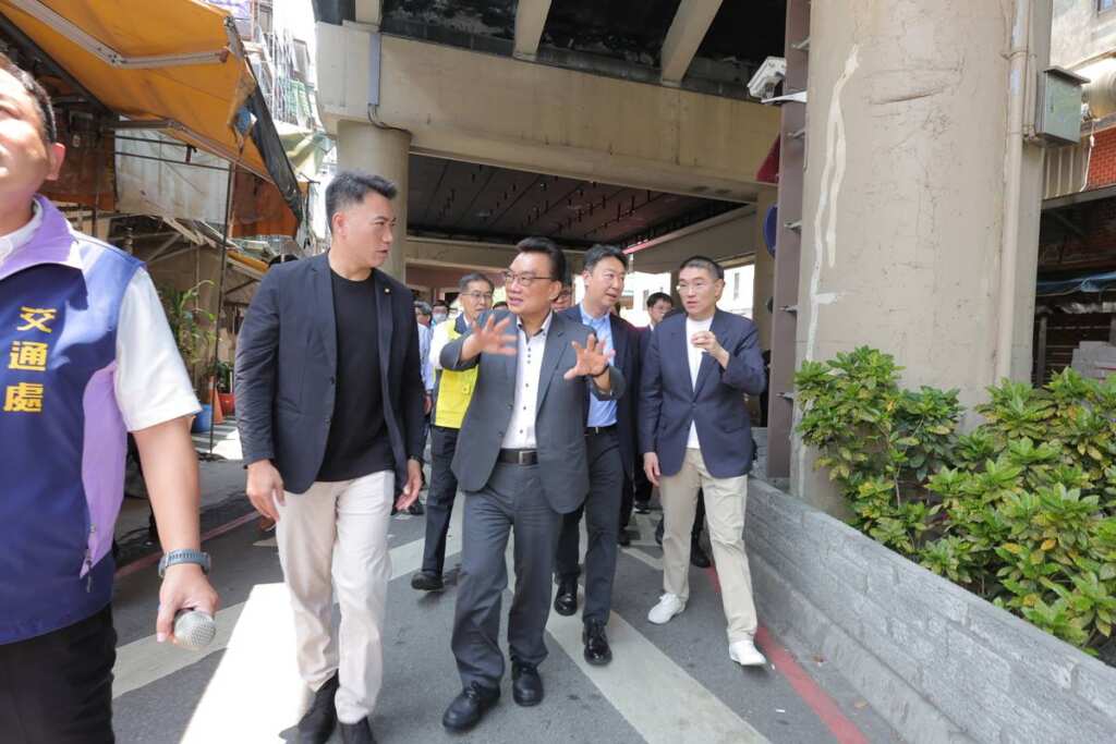 ▲立院考察基隆交通建設,謝國樑爭取五大計畫獲交通部長承諾支持。(基隆市政府提供)