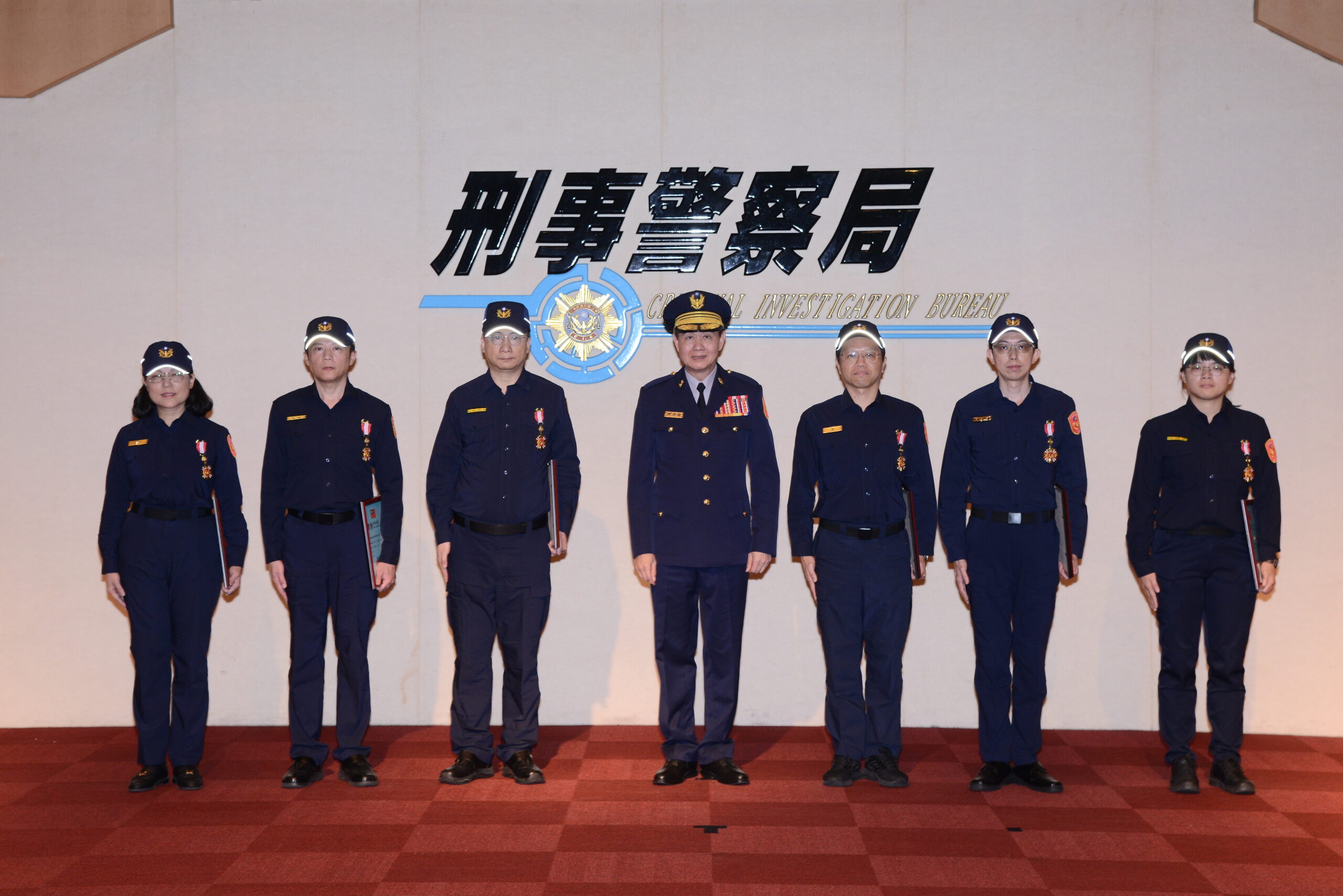 刑事局慶祝警察節 表揚模範警察人員 各級別資深績優警察獎章 scaled