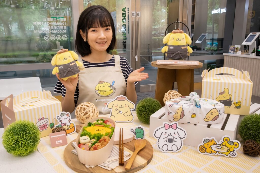 ABC Cooking Studio攜手三麗鷗布丁狗推出「布丁狗的廚房夏日祭」 限量便當課程6月10日開放報名 31 05 與布丁狗一起穿上圍裙、做料理, 還能珍藏限量布丁狗聯名小物
