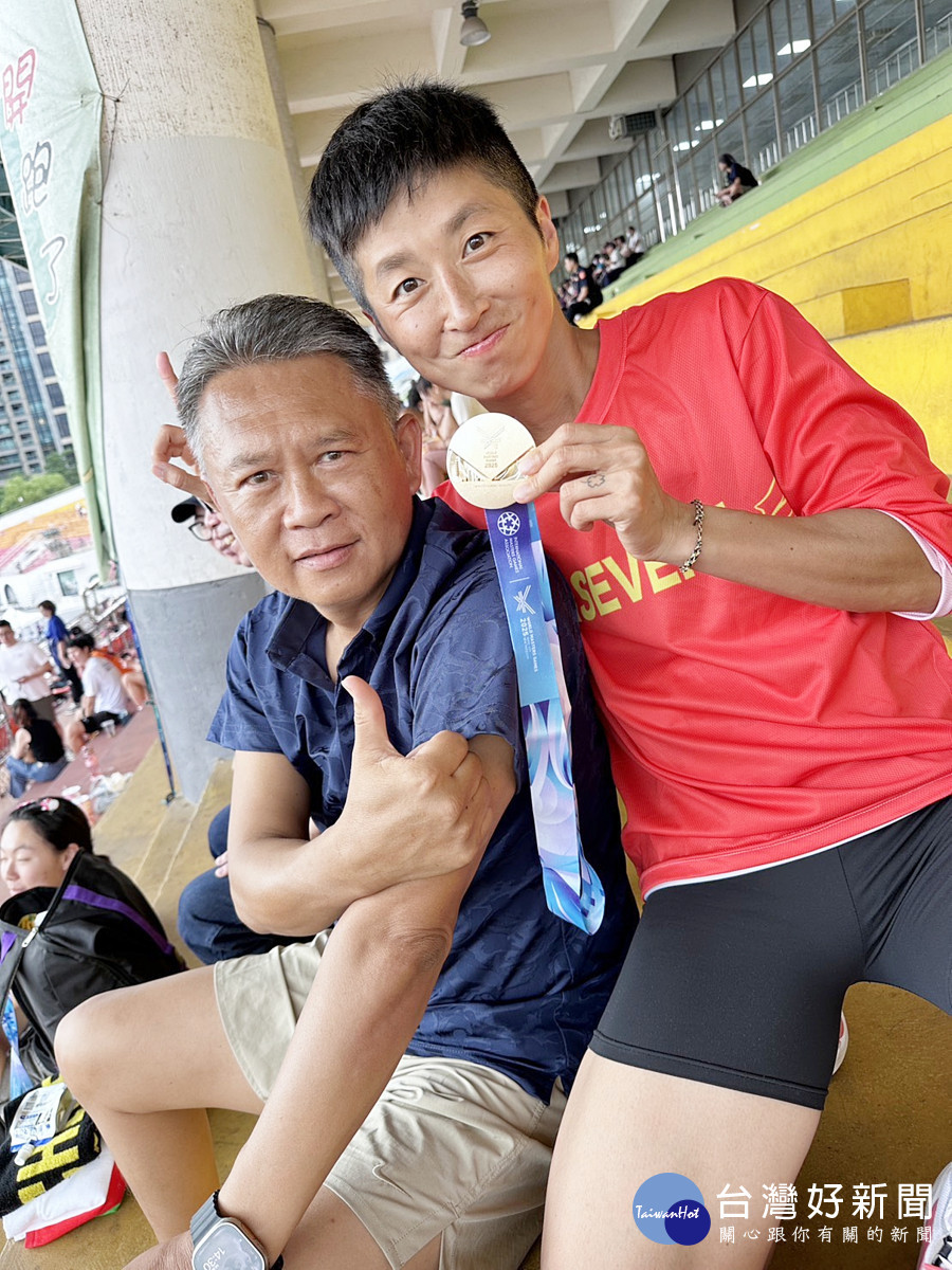 楊玉帆老師及他的恩師桃園國中游文龍教練<br /><br /> 
