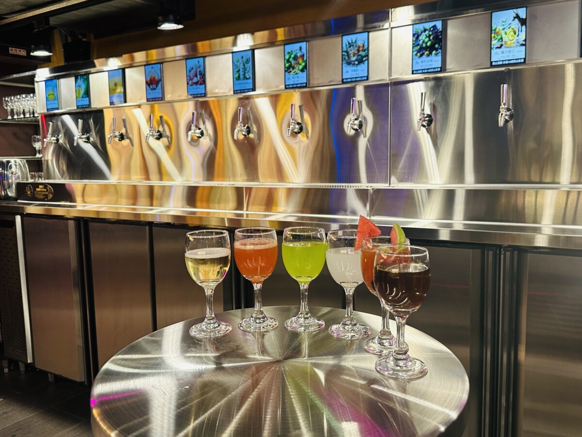 馬辣酒牆非常吸睛