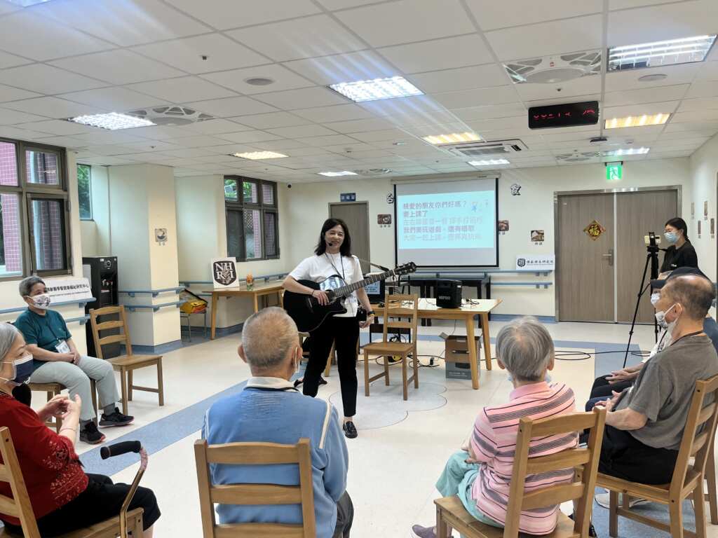 ▲彰化榮家攜手國衛院辦理音樂治療 延緩住民失智速度提高照護品質。(彰化榮家提供)