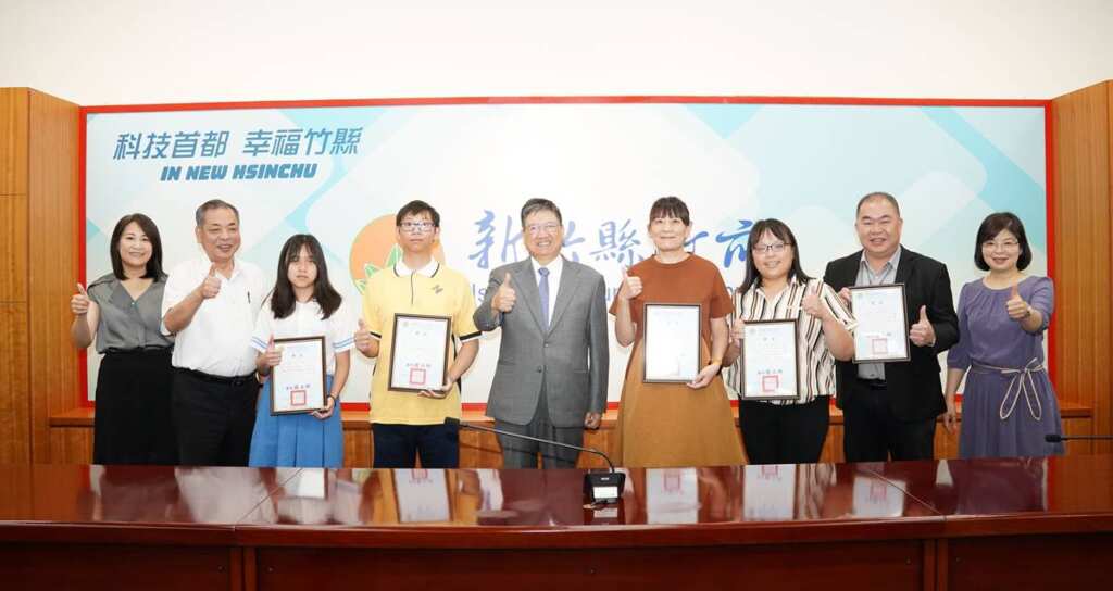▲新竹縣5名師生榮獲全國技藝教育績優人員。(新竹縣教育局提供)