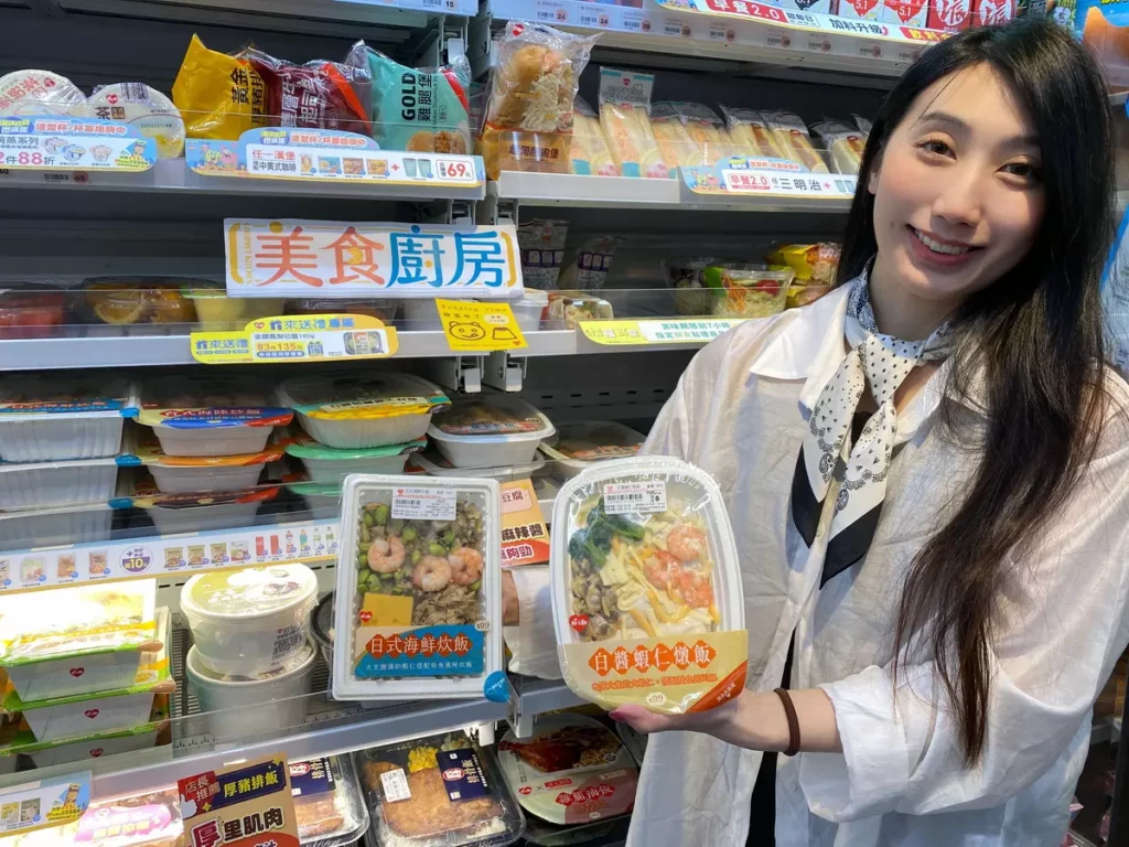 每日17點至24點,購買貼有惜福食堂貼紙的鮮食便當,即享7折優惠