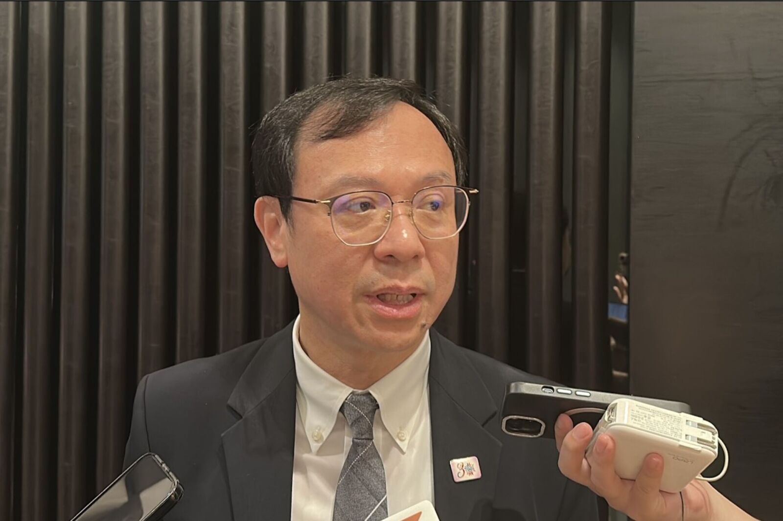 5月生效救急診42億醫護沒人拿到? 石崇良強硬:醫院加薪才撥款 230 5月生效救急診42億醫護沒人拿到? 石崇良強硬:醫院加薪才撥款 229