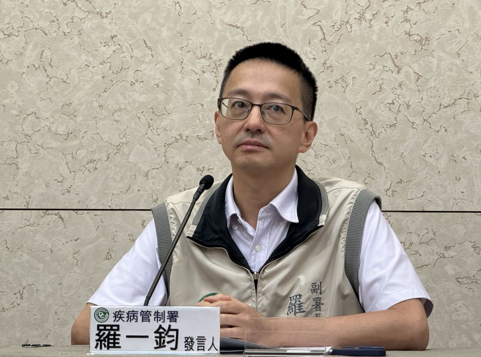 高峰過了!新冠就診7萬人「快速收斂」 羅一鈞:提早2週脫離 234 高峰過了!新冠就診7萬人「快速收斂」 羅一鈞:提早2週脫離 233