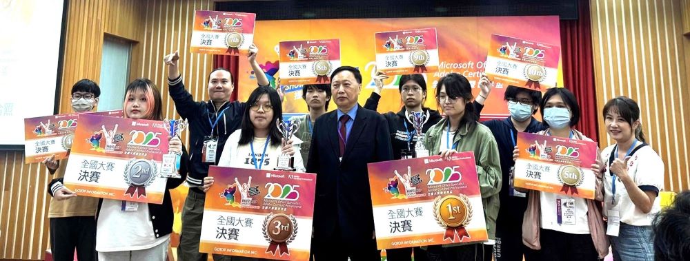 勇奪2025 ACP全國亞軍 亞東科大學子出征美國世界總決賽 7 《圖說》亞東科大參賽學生與指導老師於ACP全國賽頒獎典禮合影,展現設計實力與團隊成果。〈亞東科大提供〉