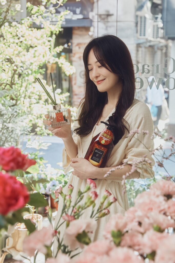 時尚明星香氛新寵就是它!Farcent法頌全新推出「晚安精油系列」 27 Farcent法頌 簡莉紋情境照 1