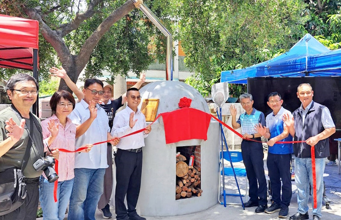 嘉縣朴子市大同國小推動食農教育 打造出獨特的「防空洞」披薩烤窯