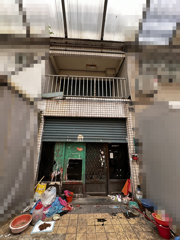 高雄垃圾屋罰鍰76萬，孝子哽咽無力繳錢獲分期還款