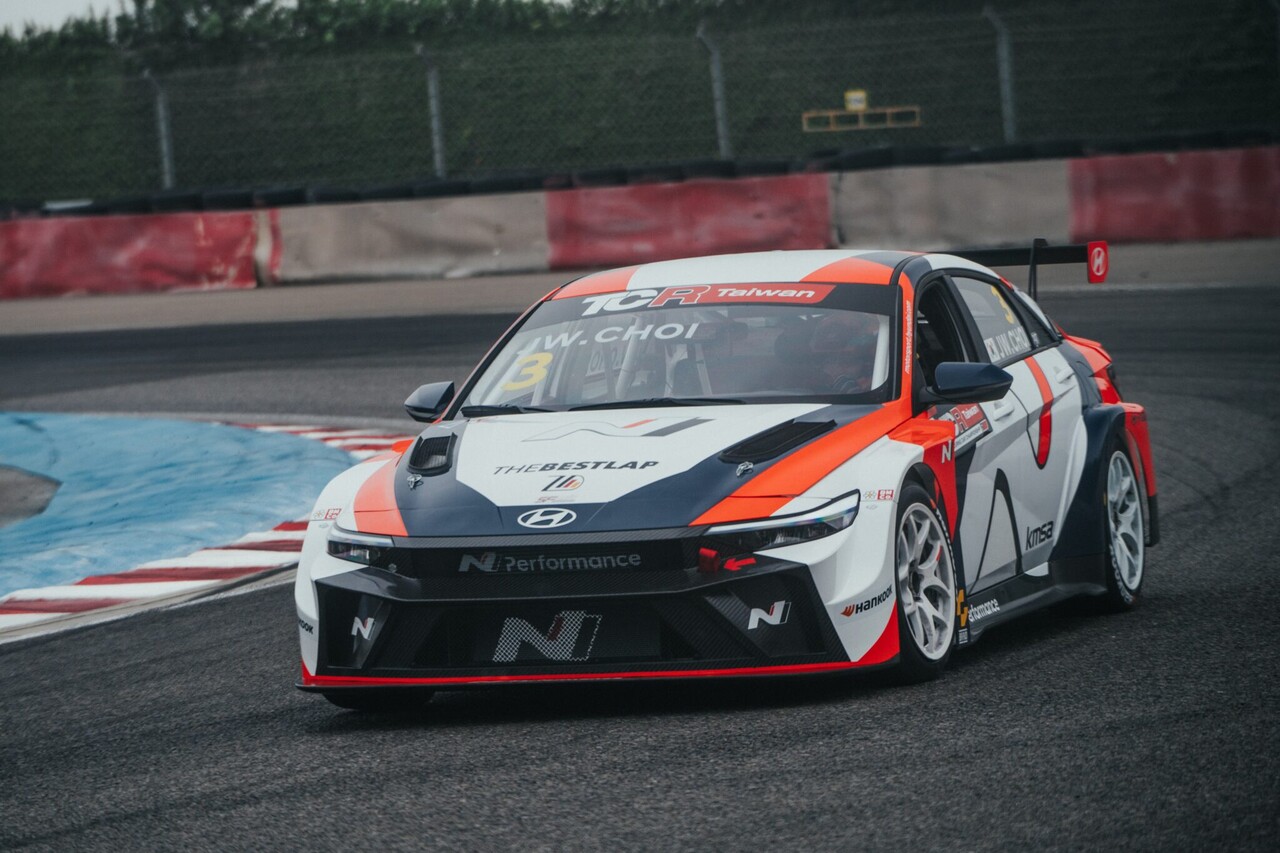 Hyundai & KMSA N崔會長以Avante N在TCR麗寶賽道創下1分46秒單圈紀錄 Hyundai & KMSA N崔會長以Avante N在TCR麗寶賽道創下1分46秒單圈紀錄