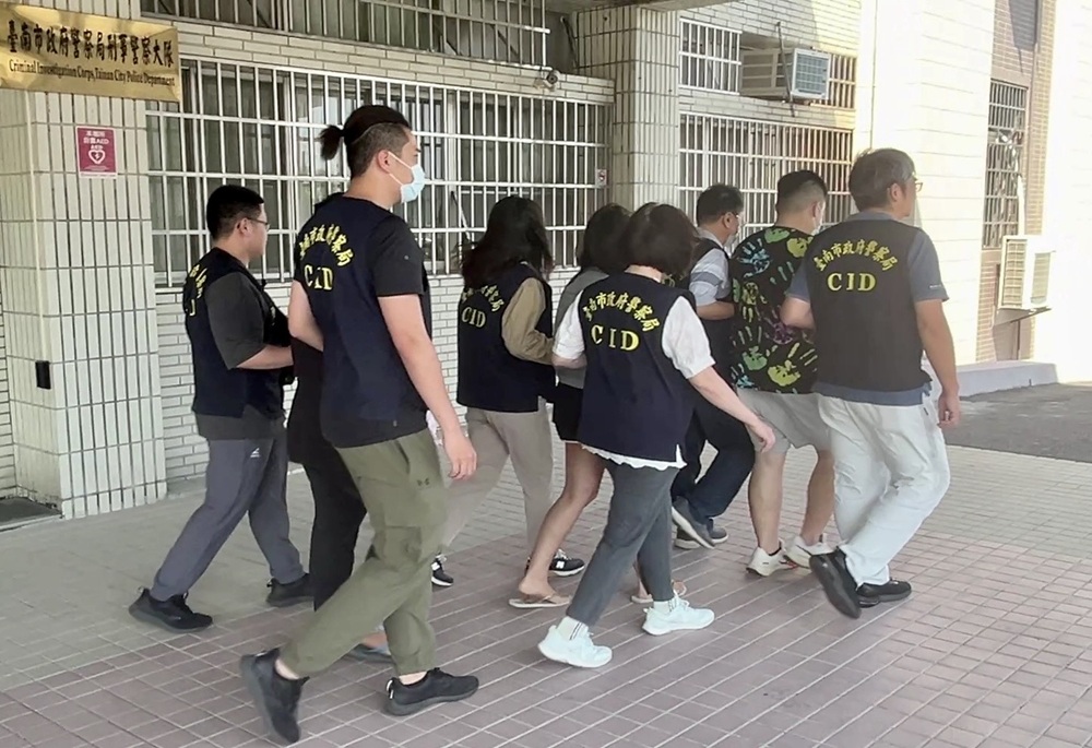 偏僻倉庫藏毒隱身海岸線 社群網路販售「彩虹菸」專誘年輕人 218 248250611a02