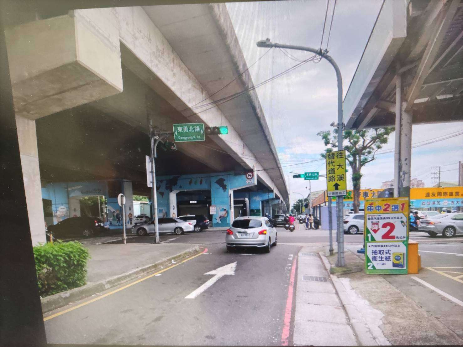 【有片】第一次騎車上學就闖紅燈!無辜騎士遭撞幸無受傷 712218_0