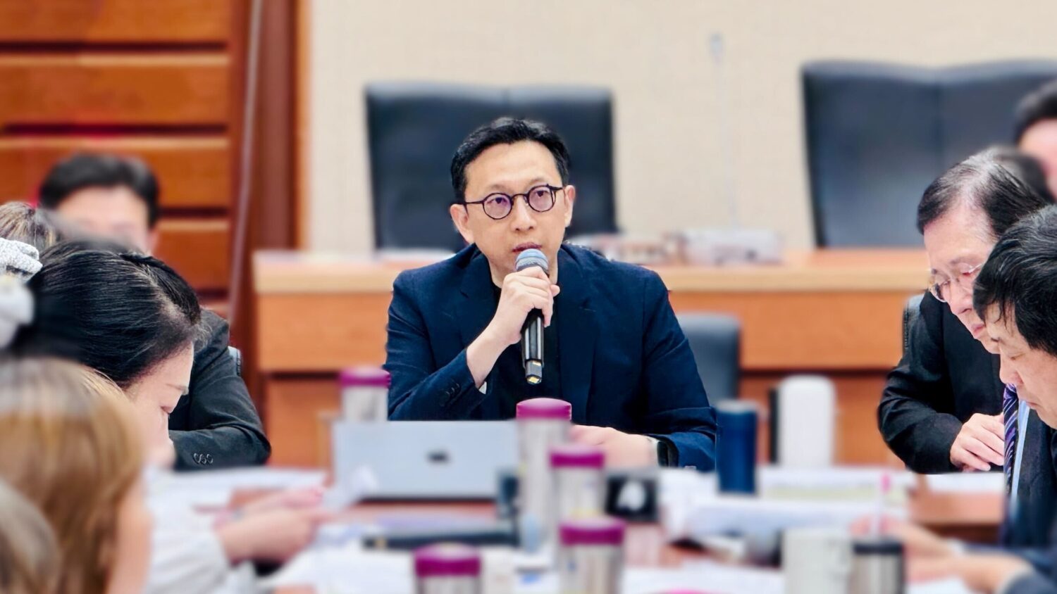 聯席主席葛如鈞委員宣布,將延至7月21日那一週擇期再審,並要求數發部應於7月15日前提出行政院版本。(圖/葛如鈞國會辦公室)