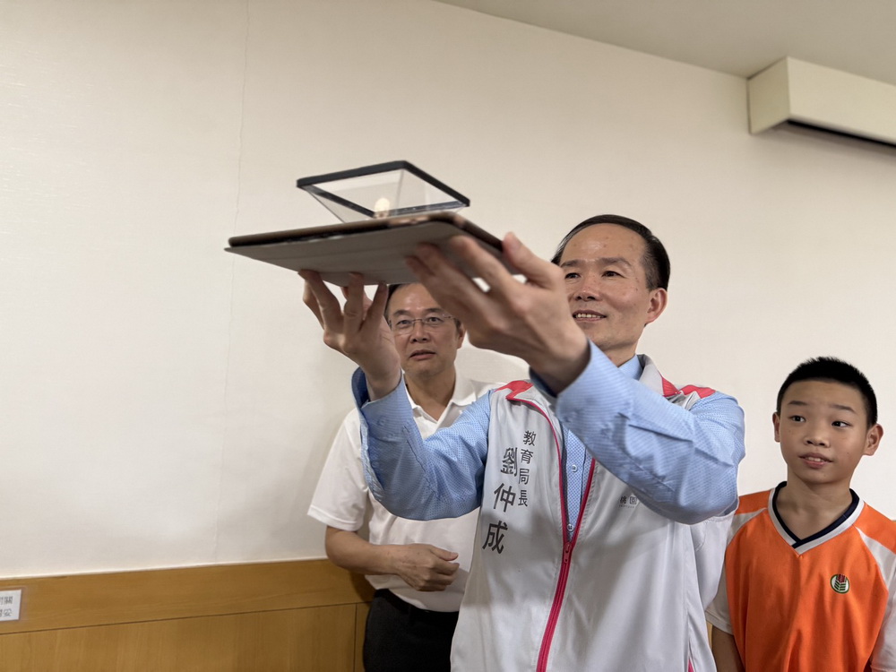 桃園市青埔國小「向世界招手」創意暑假作業展 學習無界限夢想起飛 - https://www.watchmedia01.com