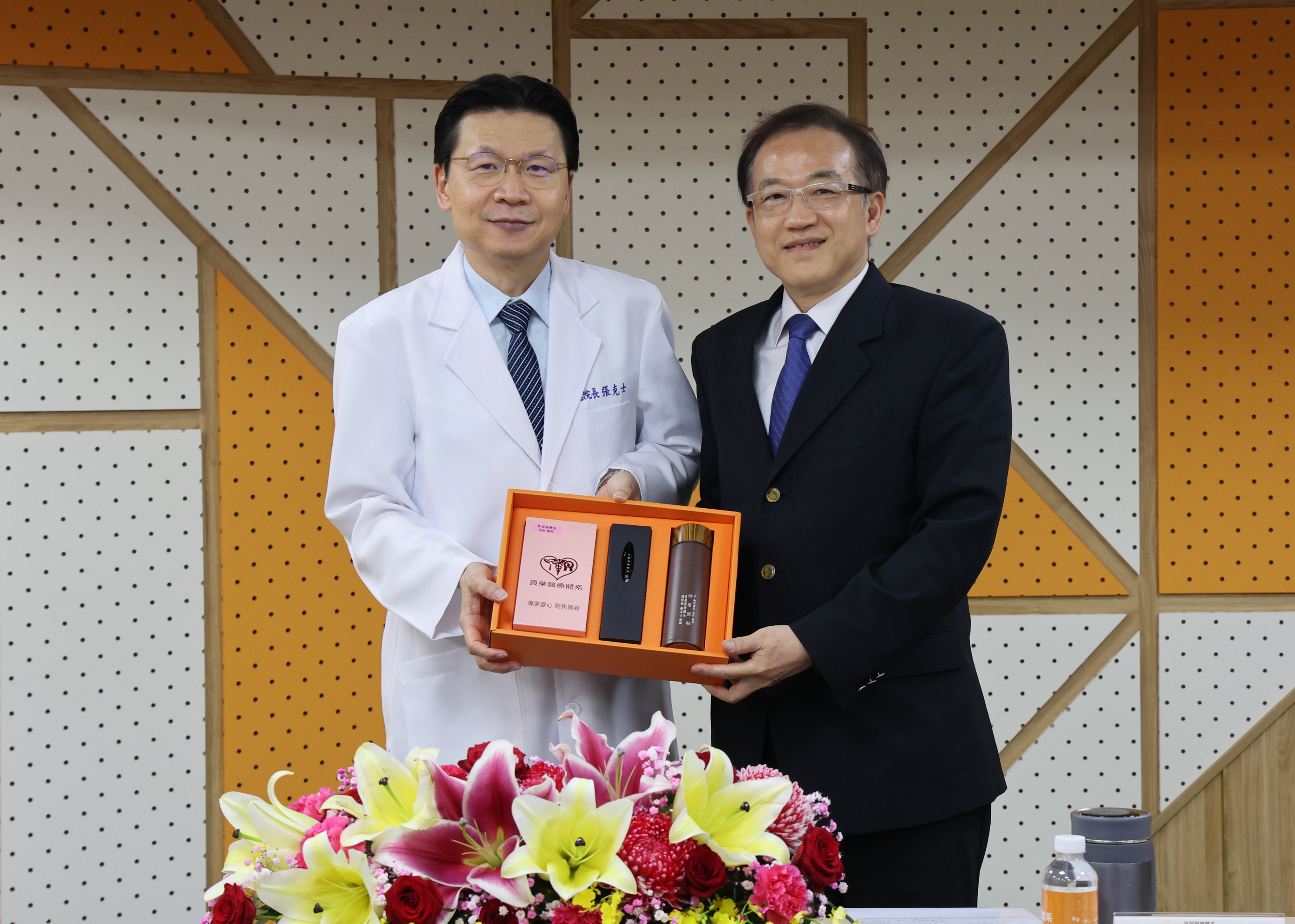 員榮醫療體系展現智慧醫療實力 AI與AR技術吸引21國專家參訪 - https://www.watchmedia01.com