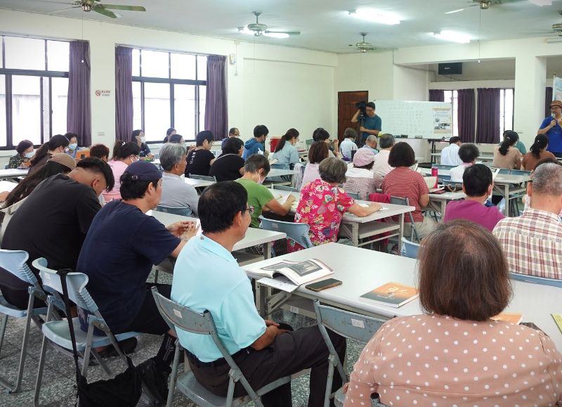 漾新聞|《日光照在杉林的日子》相片集出版