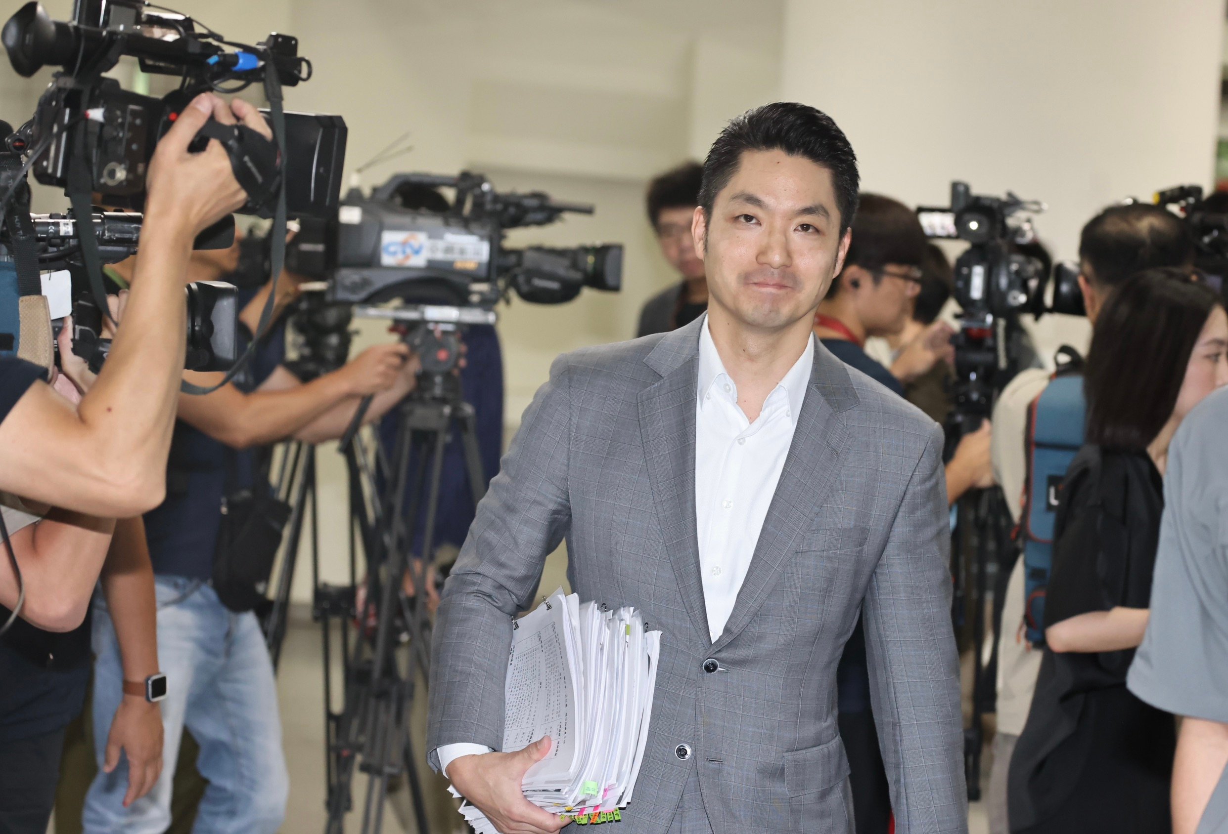 台北市長蔣萬安12日受訪表示，已和朱立倫約好將和台北市藍委站在一起。林啟弘攝