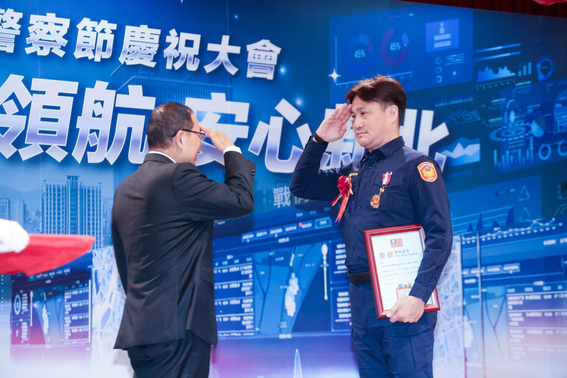 新北警察節表揚模範員警 侯友宜:力挺基層 強化警察值勤安全