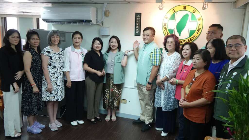▲民進黨彰化縣黨部今天舉辦「新住民諮詢站揭牌典禮」,強化對新住民族群的關懷與服務。(記者林明佑攝)