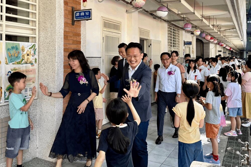 陪學弟妹校園畢業巡禮 蘇俊賓曝「那年我也是邊哭邊走」 224 照片來源:蘇俊賓臉書