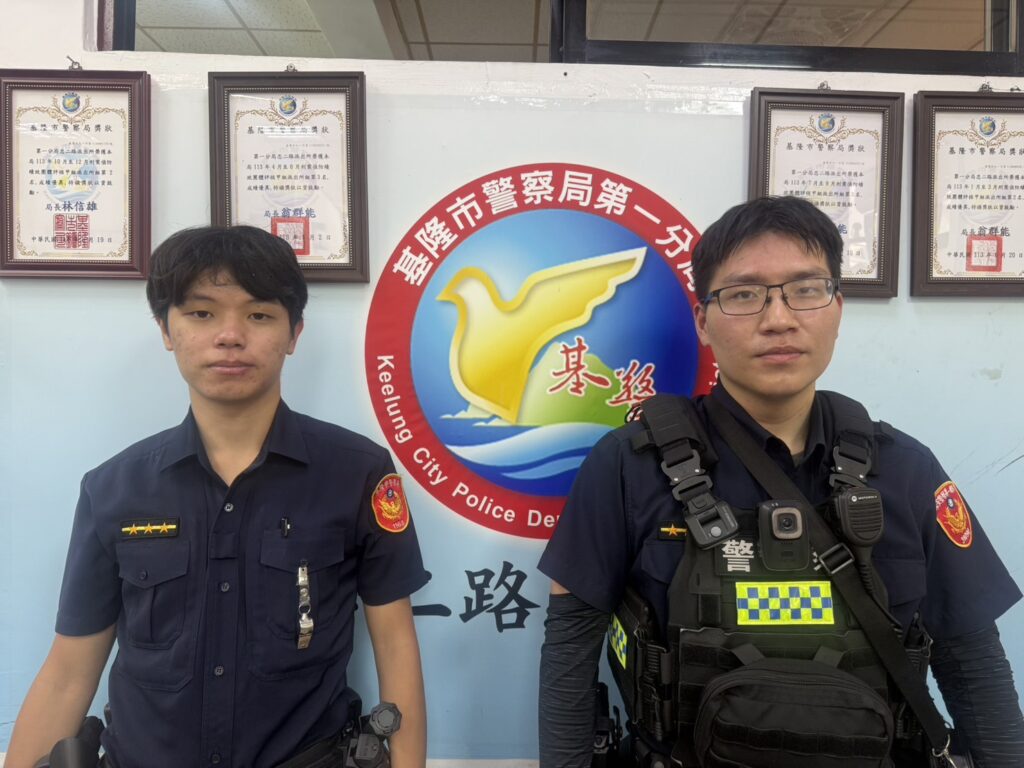 第一分局忠二路派出所警員陳誌偉、林秉學。(記者薛秀蓮翻攝)