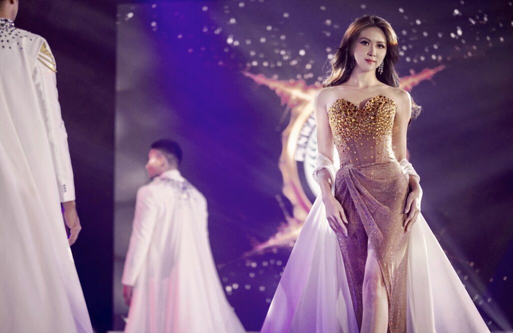 台灣選手鄭婷怡榮獲 Runway Model Universe 世界第三名，展現永續時尚創意