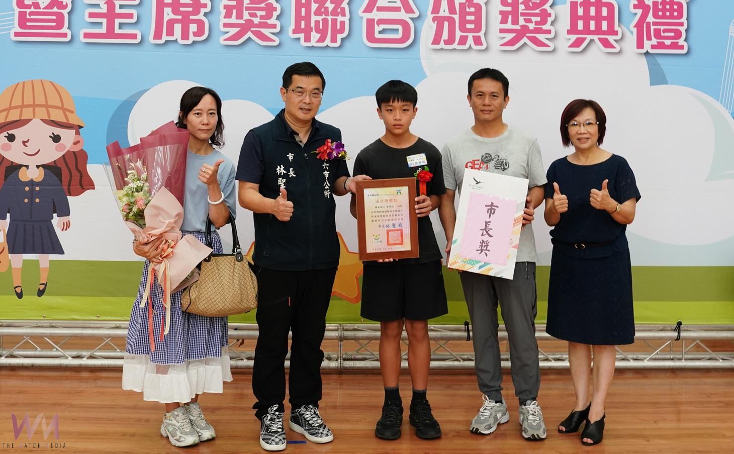 斗六108位小學畢業生獲獎　市長林聖爵勉勵勇敢追夢 - https://www.watchmedia01.com