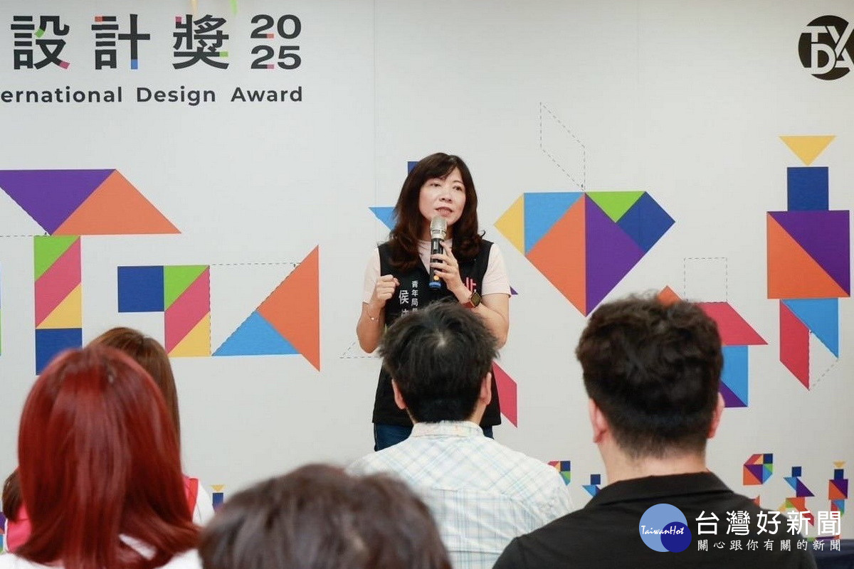 市府青年局長侯佳齡於「2025桃園設計獎」主視覺揭幕中致詞。<br /><br />