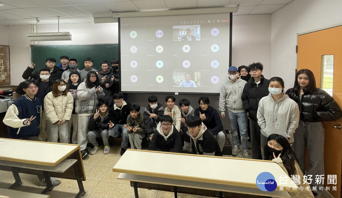 中原學生參與跨校資料科學頂石課程,課堂培養團隊合作與實戰能力。<br /><br /> <br /><br />