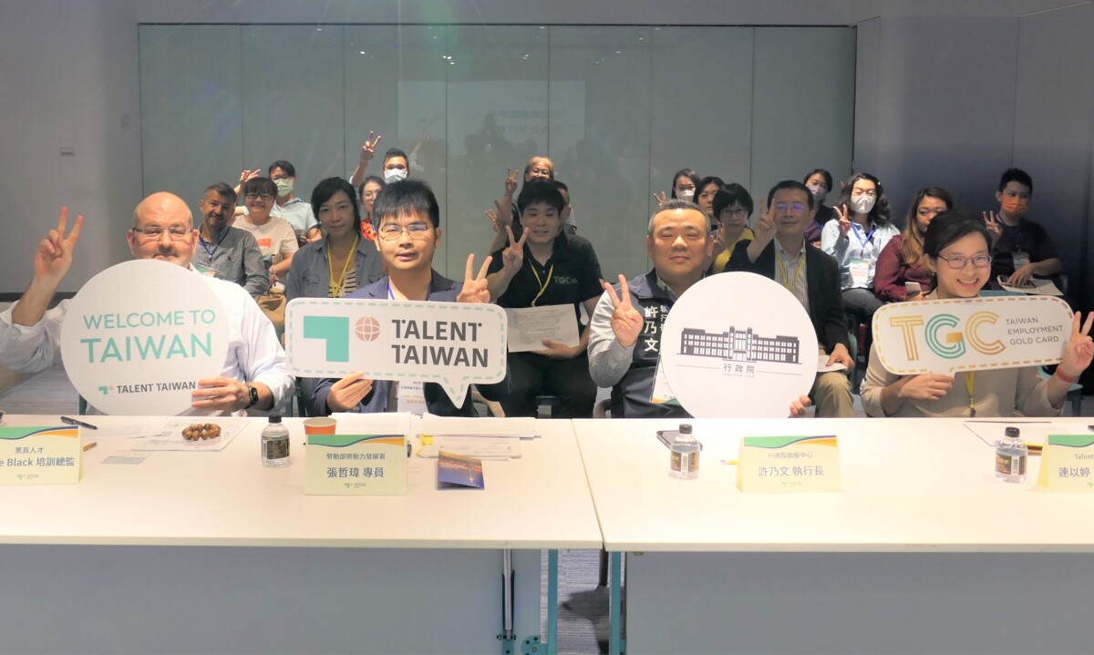 ▲圖說:圖說:Talent Taiwan舉辦「南台灣企業聘僱外國人才說明會」,吸引多家知名電子科技、飯店和餐飲業者熱烈參與。( 記者李堂安翻攝)