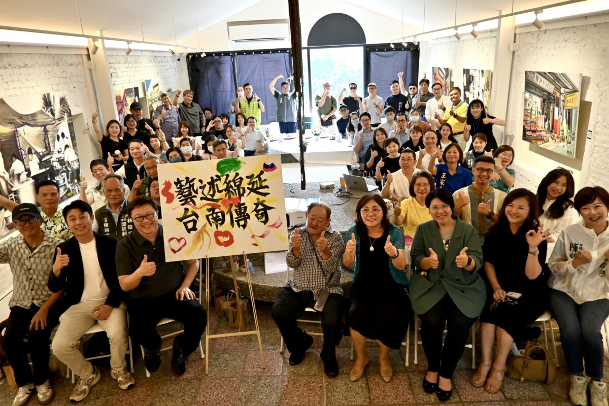 「藝述綿延·台南傳奇」開展，展出國寶級畫師顏振發為台南老店的創作。（圖/由新願文創提供）