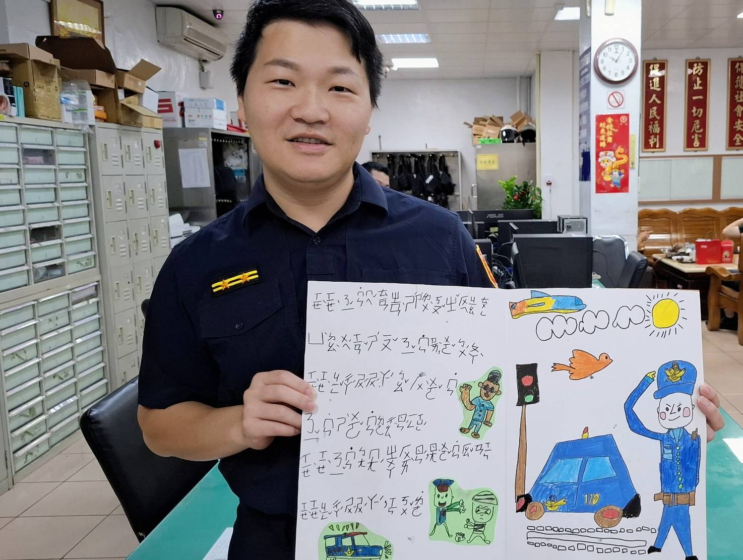 幼兒園學童前進大園分局 送上警察節祝福 357335 0