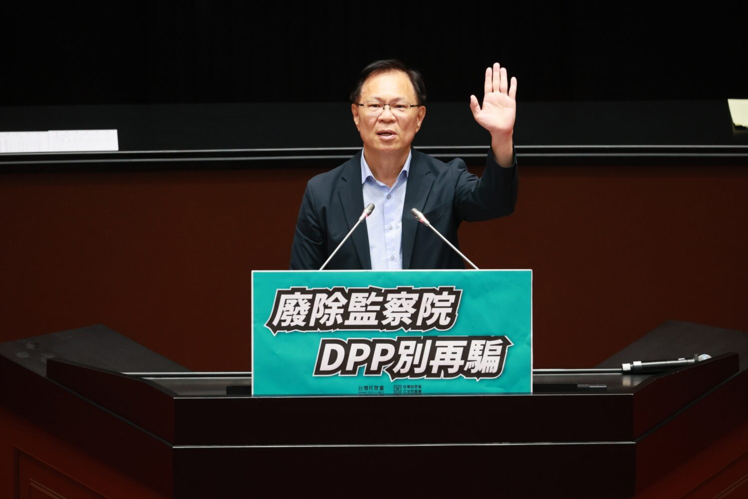 張啟楷指出,國內弊案叢生,但弊案到了監察院,調查都會石沉大海、成為執政黨的遮羞布,竟然還編預算說要去日本北海道考察黑熊生態,完全不知民間疾苦、尸位素餐。(圖/民眾黨立法院黨團)