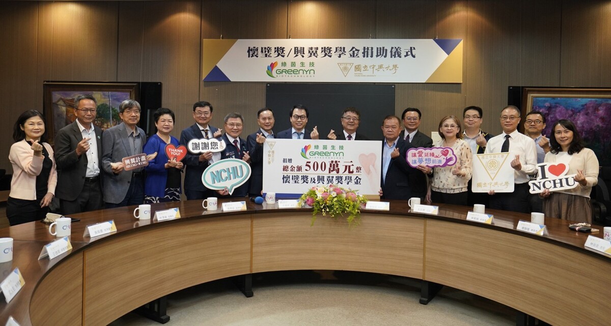 ▲捐贈儀式現場大合照。(記者廖美雅拍攝)