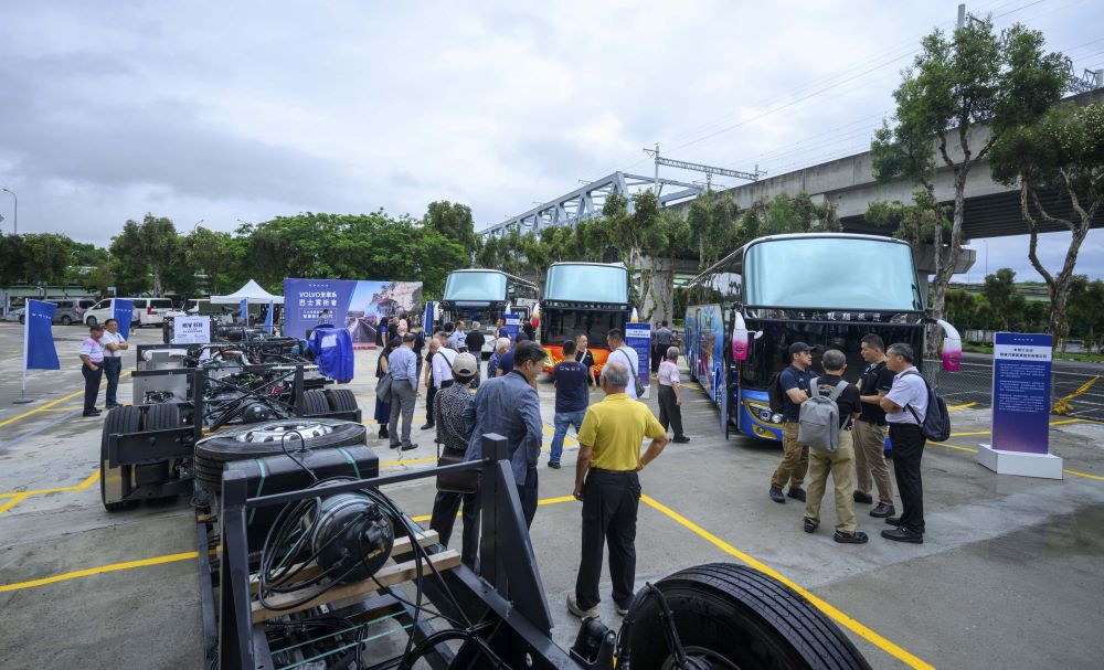 《圖說》現場展示Volvo B13R底盤、B8R底盤及3部精心打造的Volvo巴士。〈主辦單位提供〉