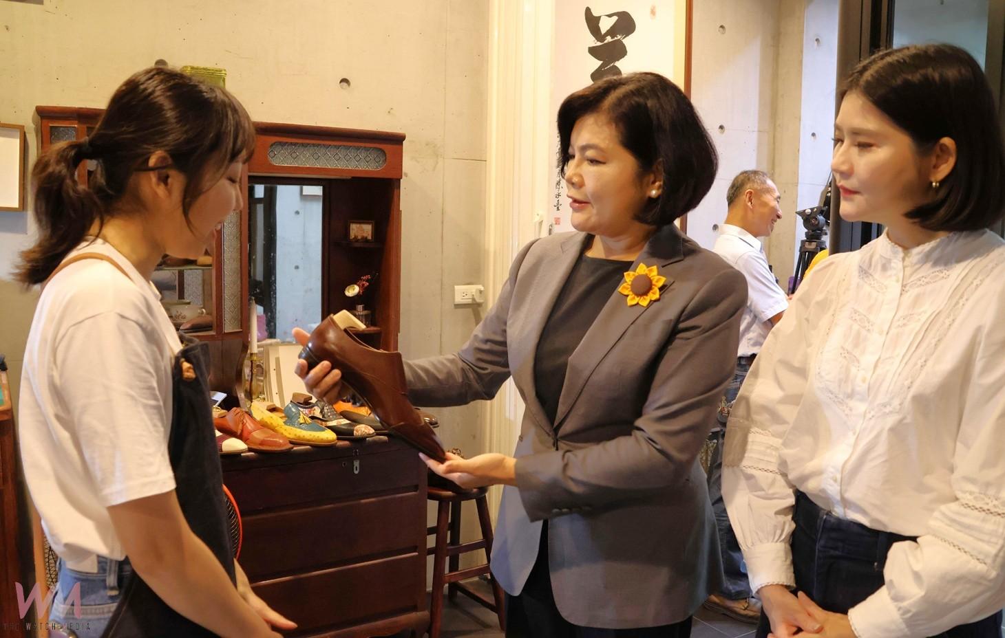 (有影片)/廖心慈勇奪製鞋界奧斯卡第四名 張麗善讚譽「雲林之光」閃耀倫敦 - https://www.watchmedia01.com