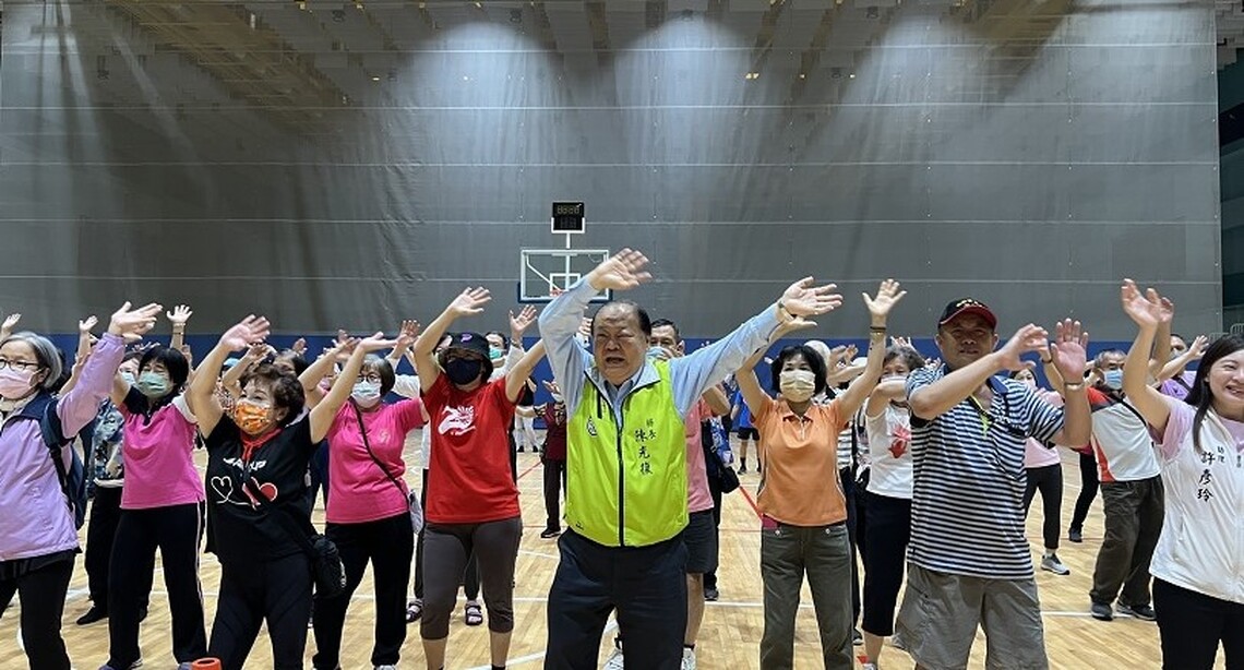 三代同堂運動趣 陳光復與大小朋友動起來促進健康