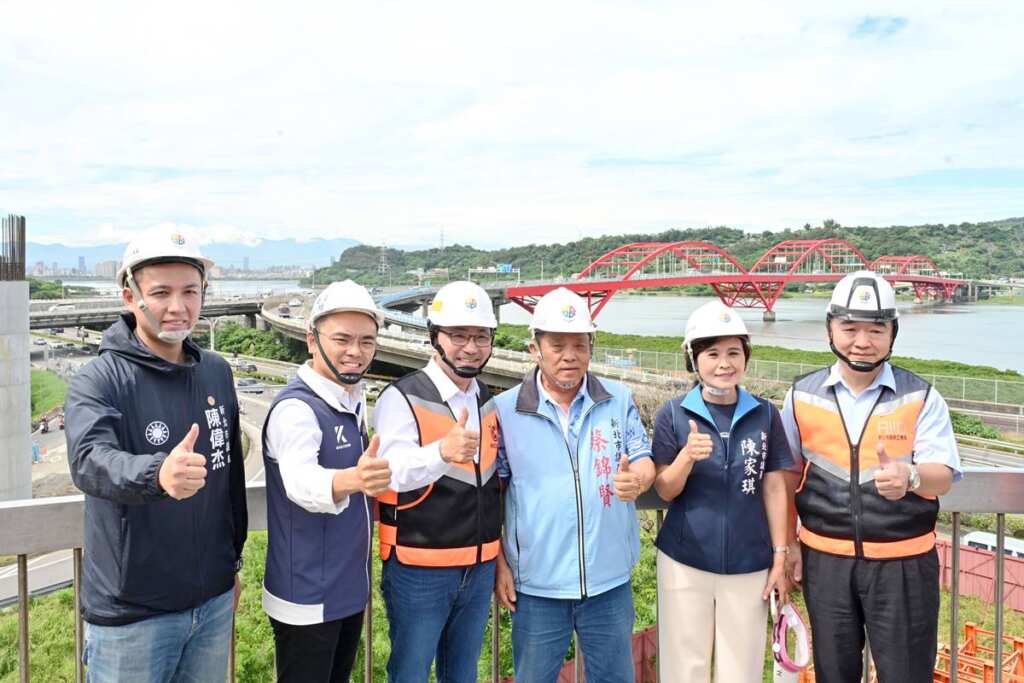 ▲侯友宜指出,淡北道路4大工區已全面施工中,預計118年通車。(新北市政府提供)