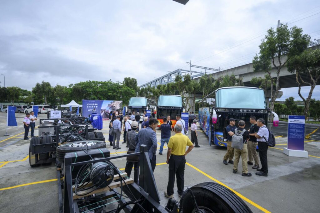 現場展示Volvo B13R底盤、B8R底盤及3部精心打造的Volvo巴士。(圖/太古汽車提供)