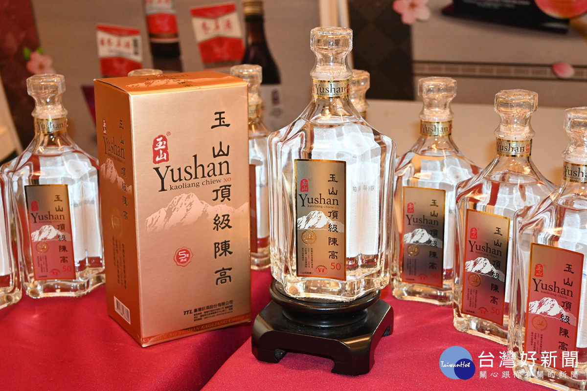 嘉義酒廠0.66公升玉山頂級陳高/陳致愷攝影 ※ 提醒您:禁止酒駕,飲酒過量有害健康