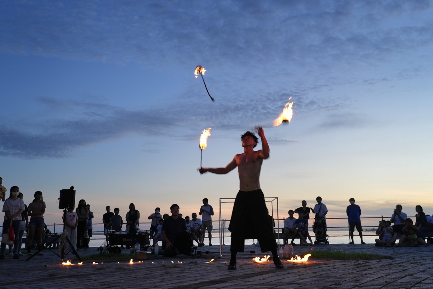 屏東黑鮪魚文化觀光季大鮪市集好熱鬧 玖壹壹嗨翻大鵬灣 絢麗煙火閃耀夜空