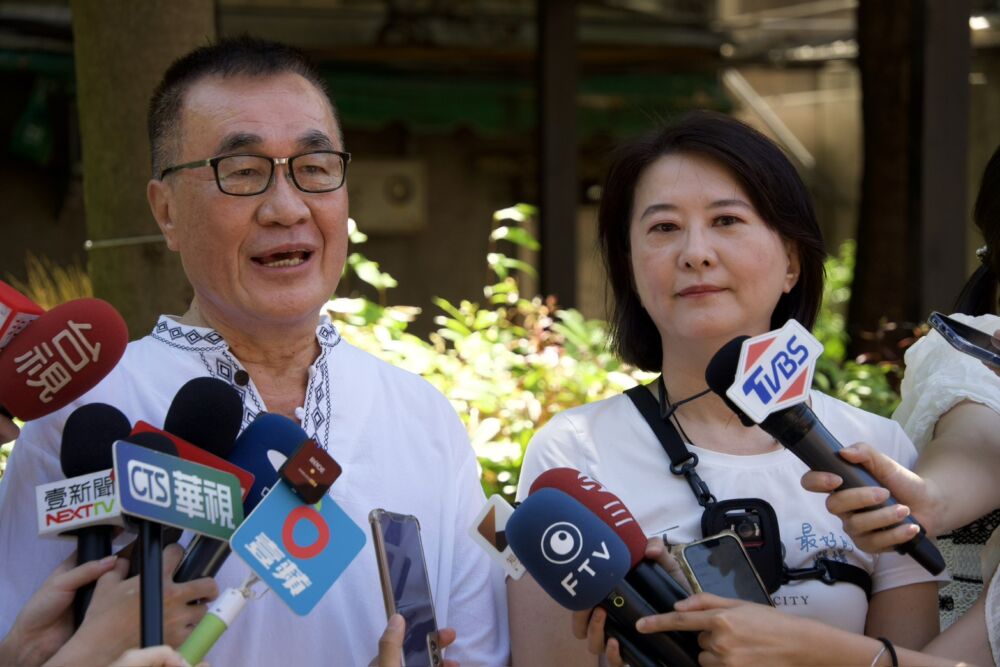 李四川挺王鴻薇掃街反惡罷 翁達瑞留言被回嗆「公信力破產」 298 李四川挺王鴻薇掃街反惡罷 翁達瑞留言被回嗆「公信力破產」 297