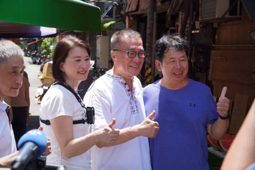 李四川挺王鴻薇掃街反惡罷 翁達瑞留言被回嗆「公信力破產」 302 李四川挺王鴻薇掃街反惡罷 翁達瑞留言被回嗆「公信力破產」 301
