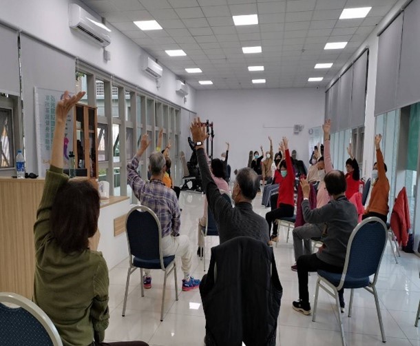 圖 銀髮健身俱樂部運動訓練 記者王偉翻攝